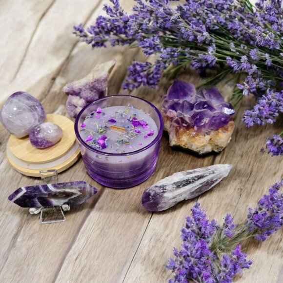 🆕♡ Handmade Lavender Scented Candle With Crystal Pendant & Bamboo Lid 2 Left - Picture 3 of 16